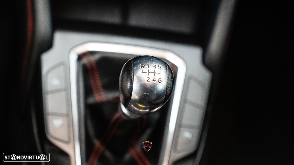 Ford Kuga 1.5 EcoBoost ST-LINE - 40