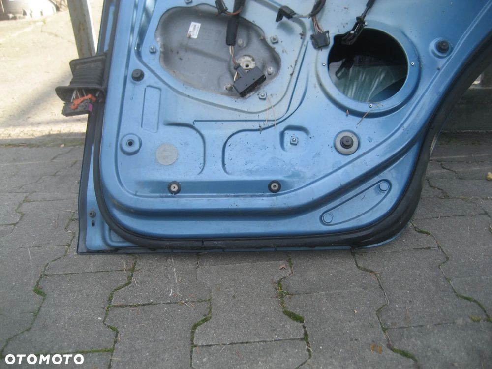 vw golf 5 plus 6 plus drzwi tył  prawe kod LA5S - 12