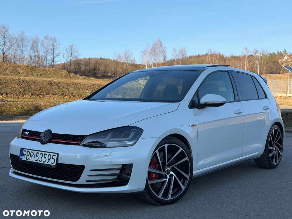 Volkswagen Golf - 1