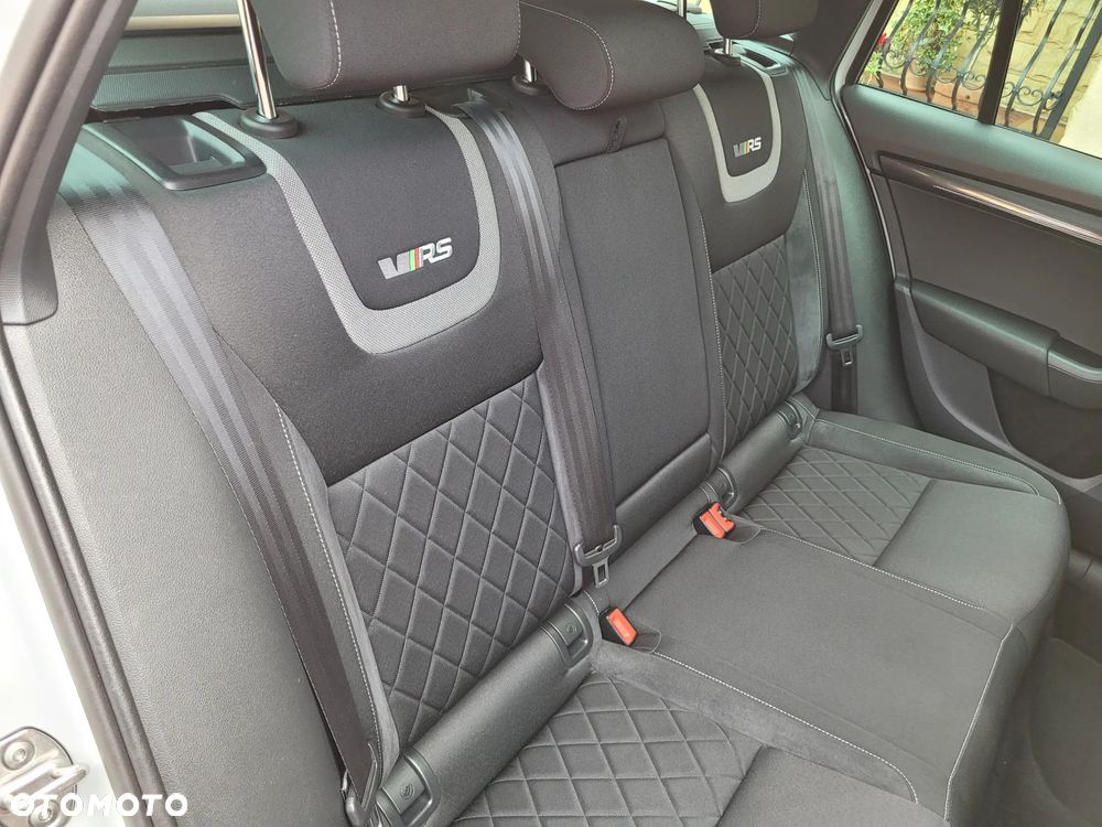 Skoda Octavia Combi 2.0 TDI DSG RS - 24