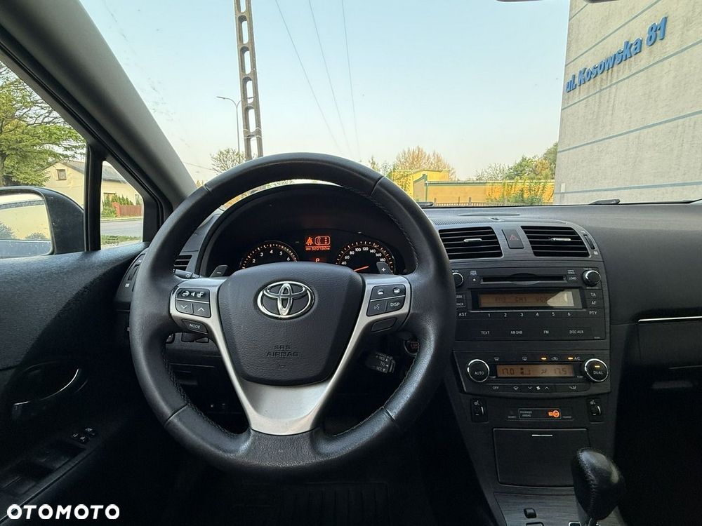 Toyota Avensis - 8