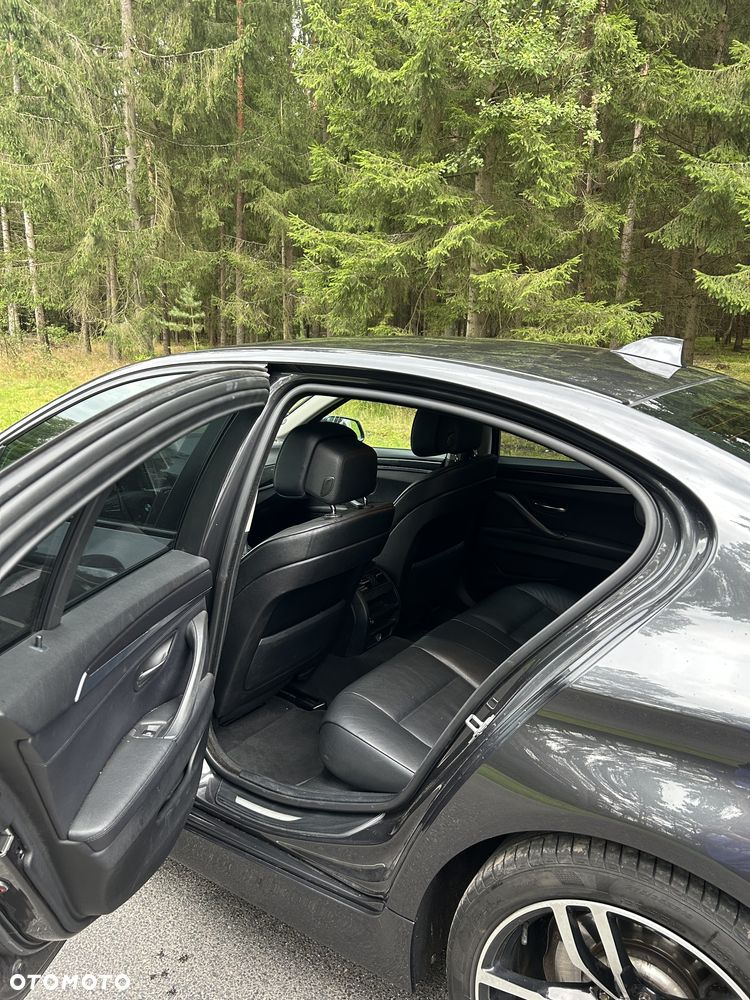 BMW Seria 5 525d xDrive - 24