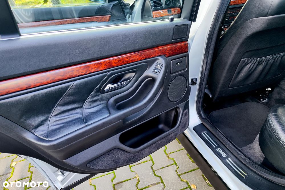 BMW Seria 7 740i V8 - 34