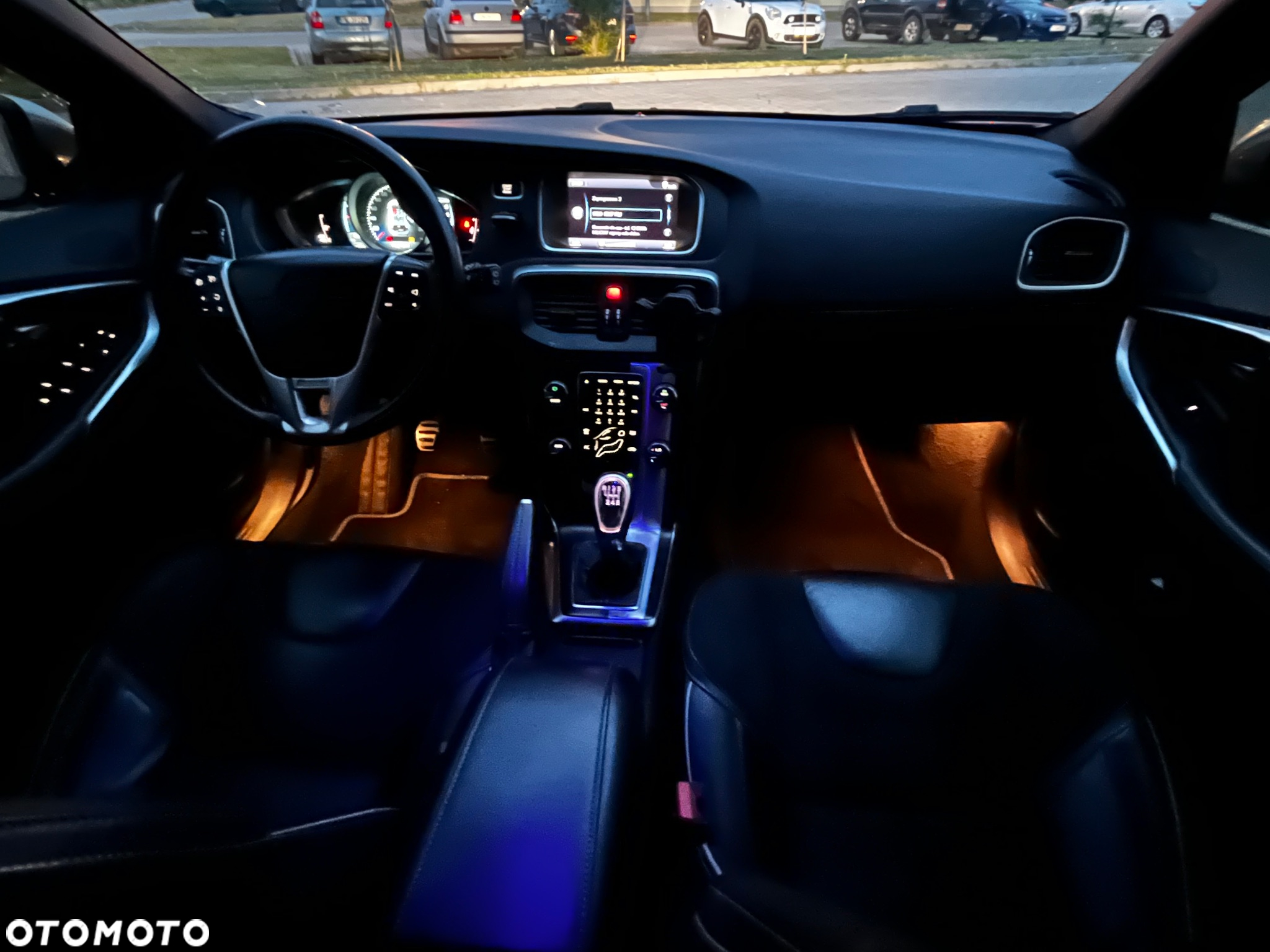 Volvo V40 D2 R Design - 6