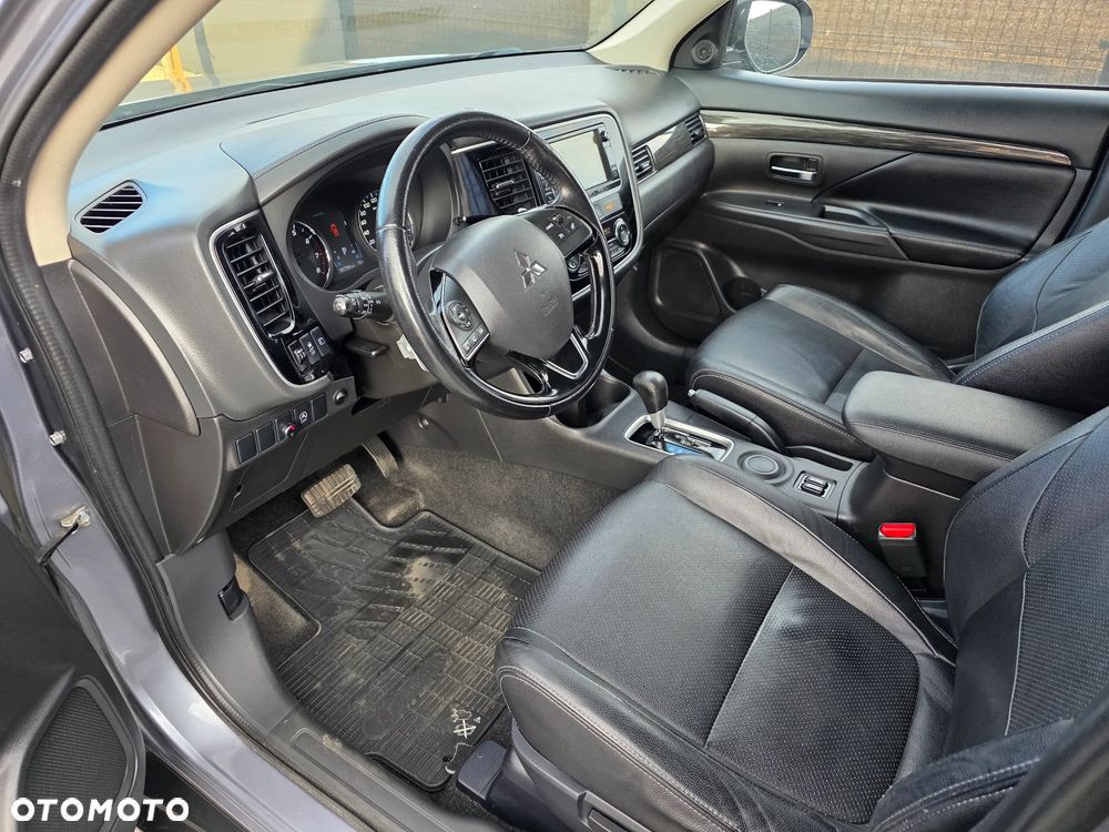 Mitsubishi Outlander 2.0 2WD CVT Diamant Edition+ - 14