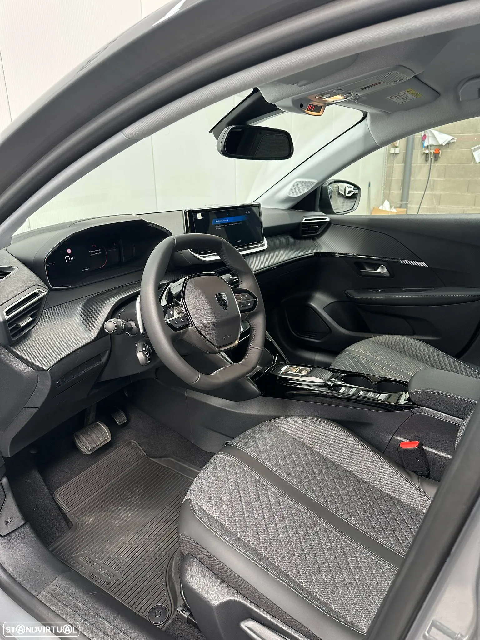 Peugeot 208 - 10