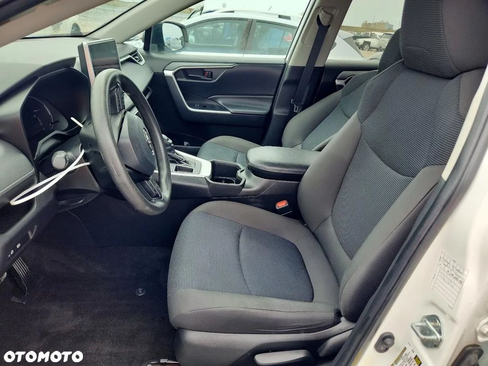 Toyota RAV4 - 7