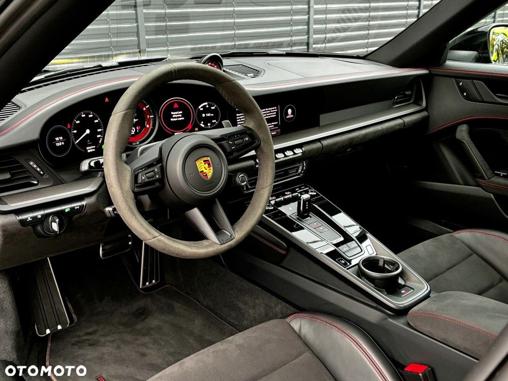 Porsche 911 Targa 4 GTS - 28