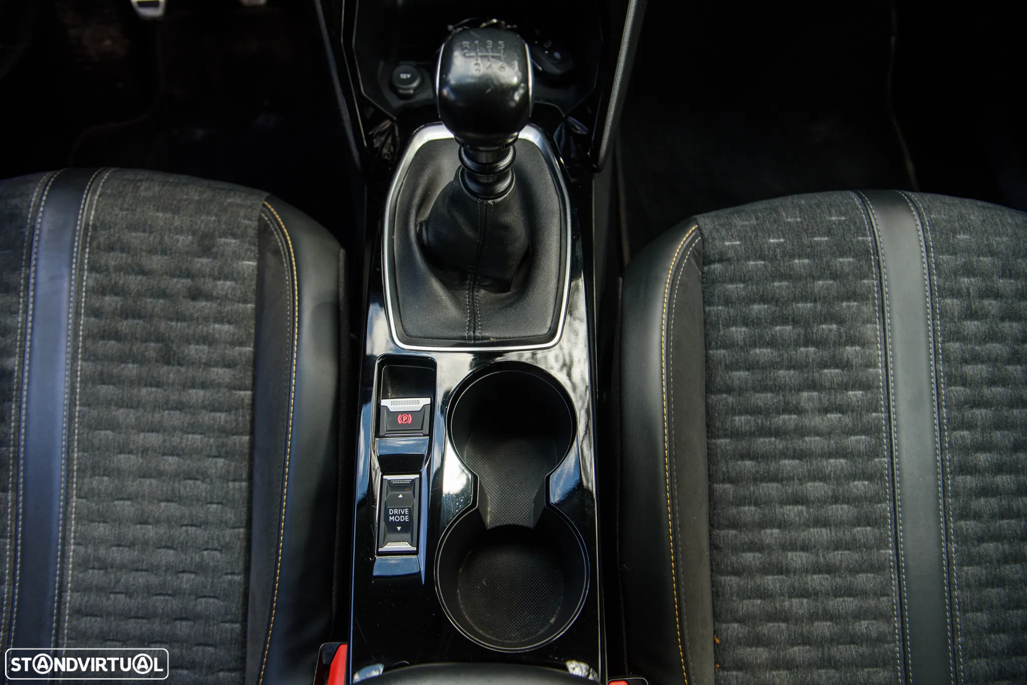 Peugeot 2008 1.5 BlueHDi Allure Pack - 44