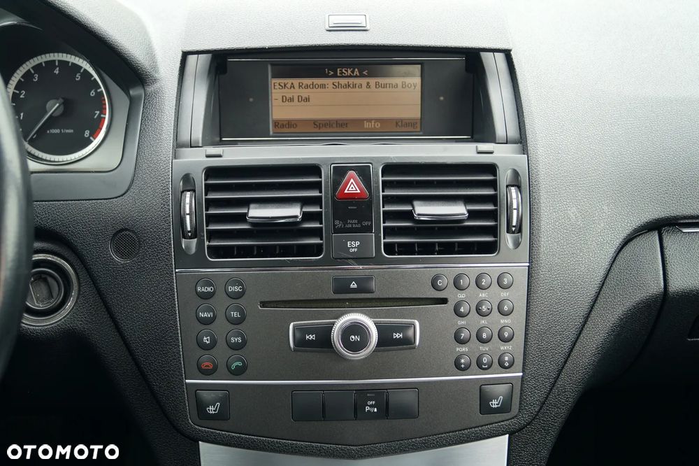 Mercedes-Benz Klasa C 180 CGI Automatik BlueEFFICIENCY Avantgarde - 31