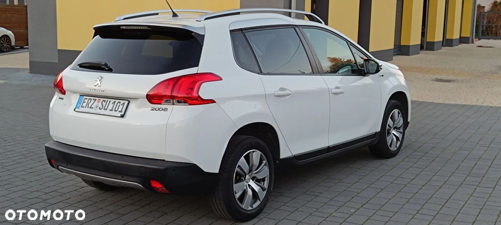 Peugeot 2008 1.2 Pure Tech Allure S&S - 16