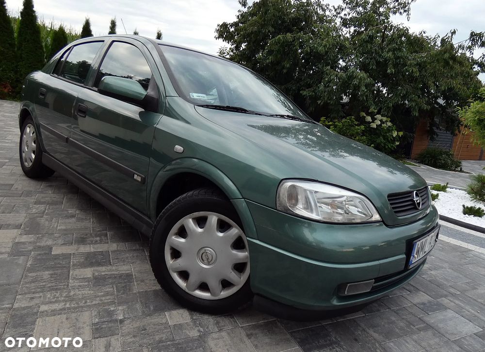 Opel Astra 1.6 Sportive - 21