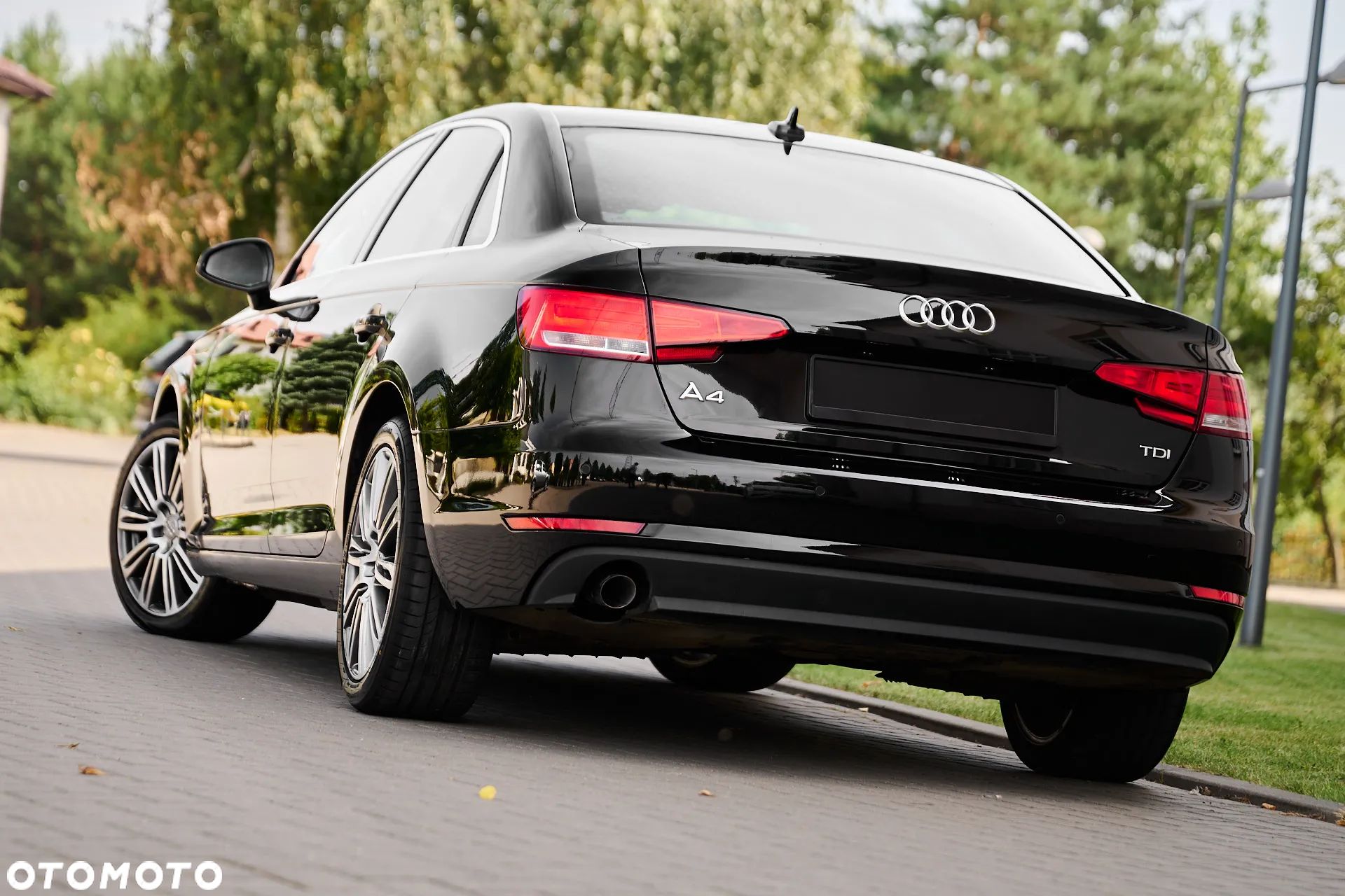 Audi A4 2.0 TDI ultra S tronic design - 1