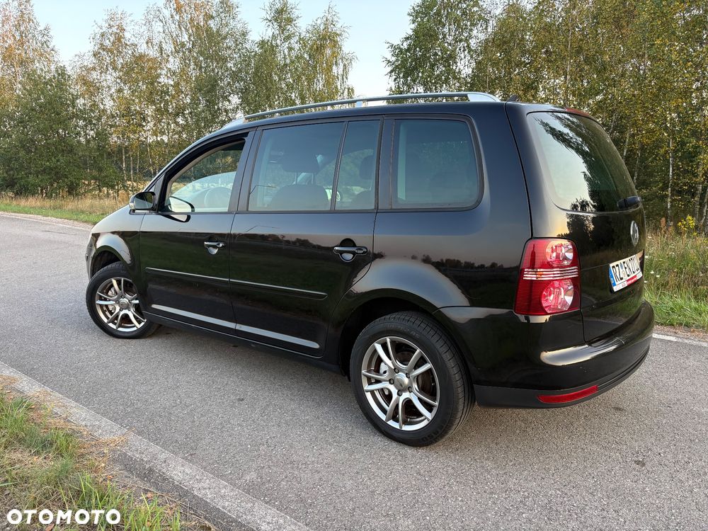 Volkswagen Touran - 14