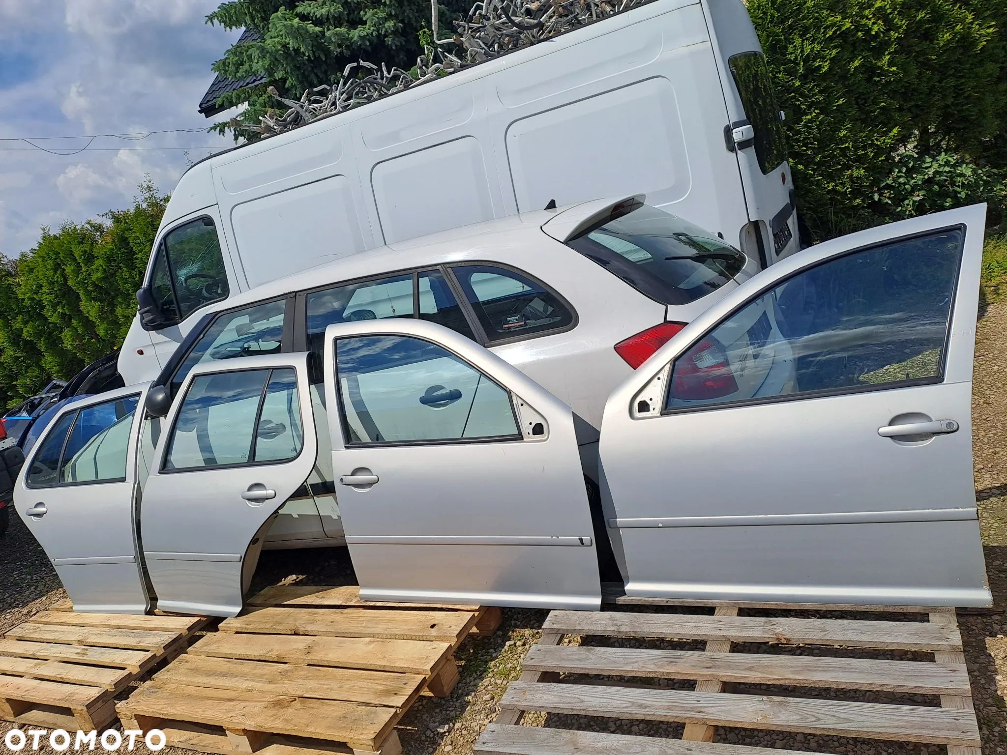Volkswagen Golf IV 5D drzwi kompletne klapa kod lakieru LB7Z i inne - 1
