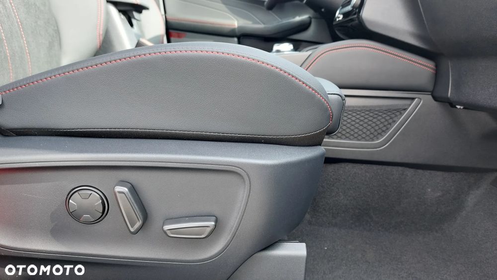 Ford Kuga 1.5 EcoBoost FWD ST-Line X - 20