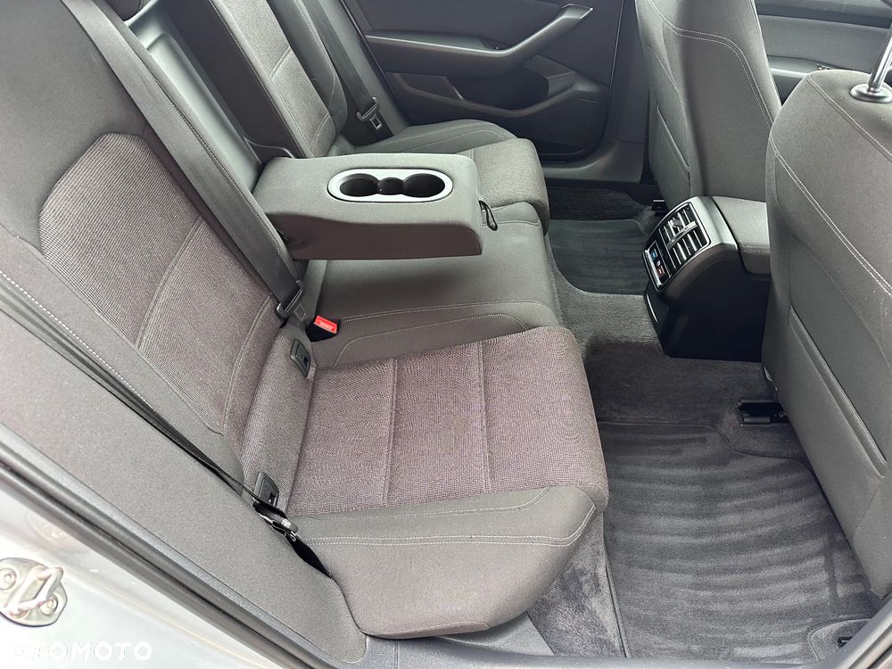 Volkswagen Passat - 34