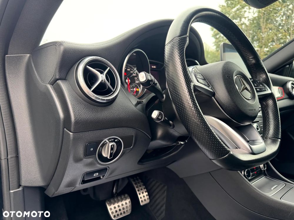 Mercedes-Benz CLA Shooting Brake 250 4Matic 7G-DCT AMG Line - 20