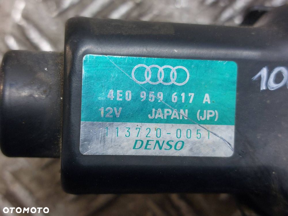 POMPKA OBIEGU WODY + ZAWÓR NAGRZEWNICY AUDI A8 D3 4E0959617A - 2