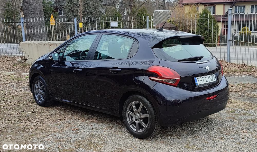 Peugeot 208 - 12