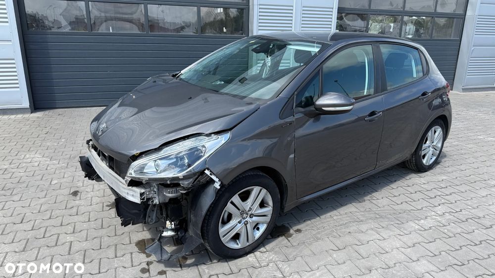 Peugeot 208 - 1