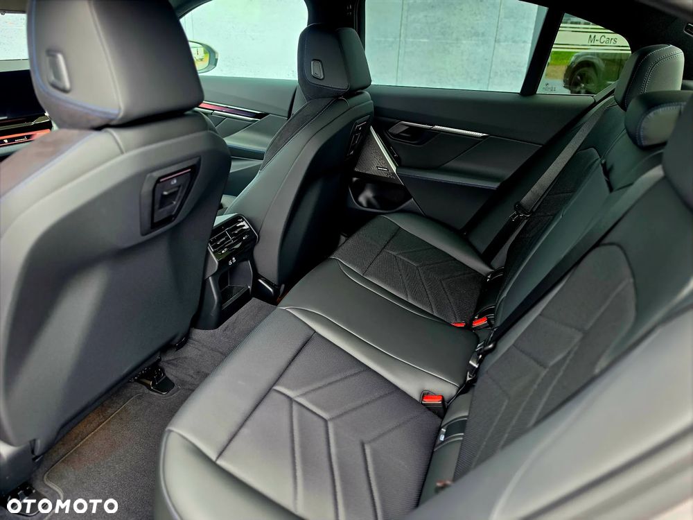 BMW Seria 5 520i mHEV M Sport - 32