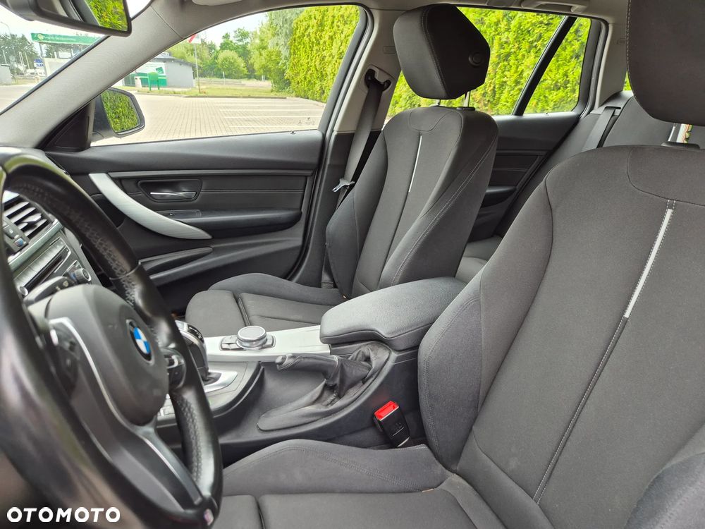 BMW Seria 3 335i xDrive Sport Line - 17