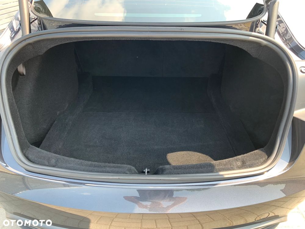 Tesla Model 3 AWD - 31