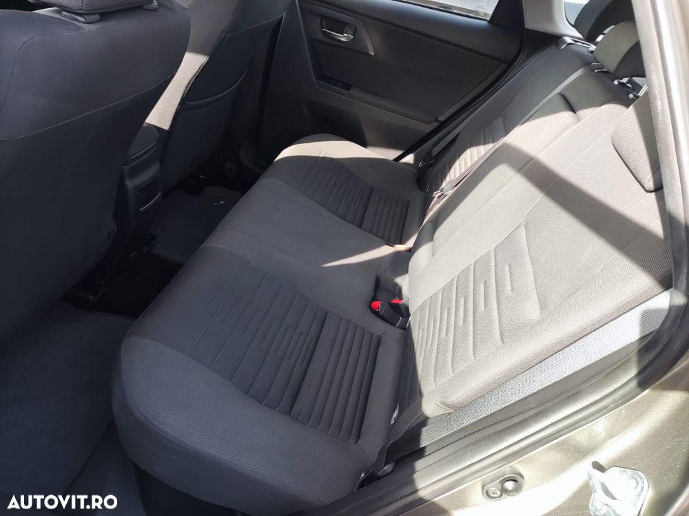 Toyota Auris 1.8 L VVT-i TS Hybrid Sol+ - 13