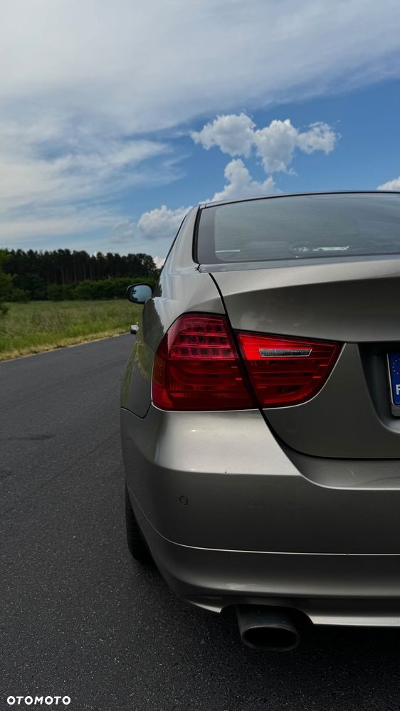 BMW Seria 3 318i - 10