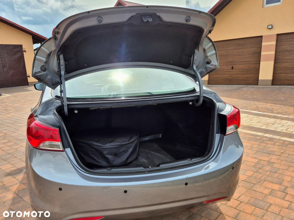 Hyundai Elantra 1.6 Comfort - 8