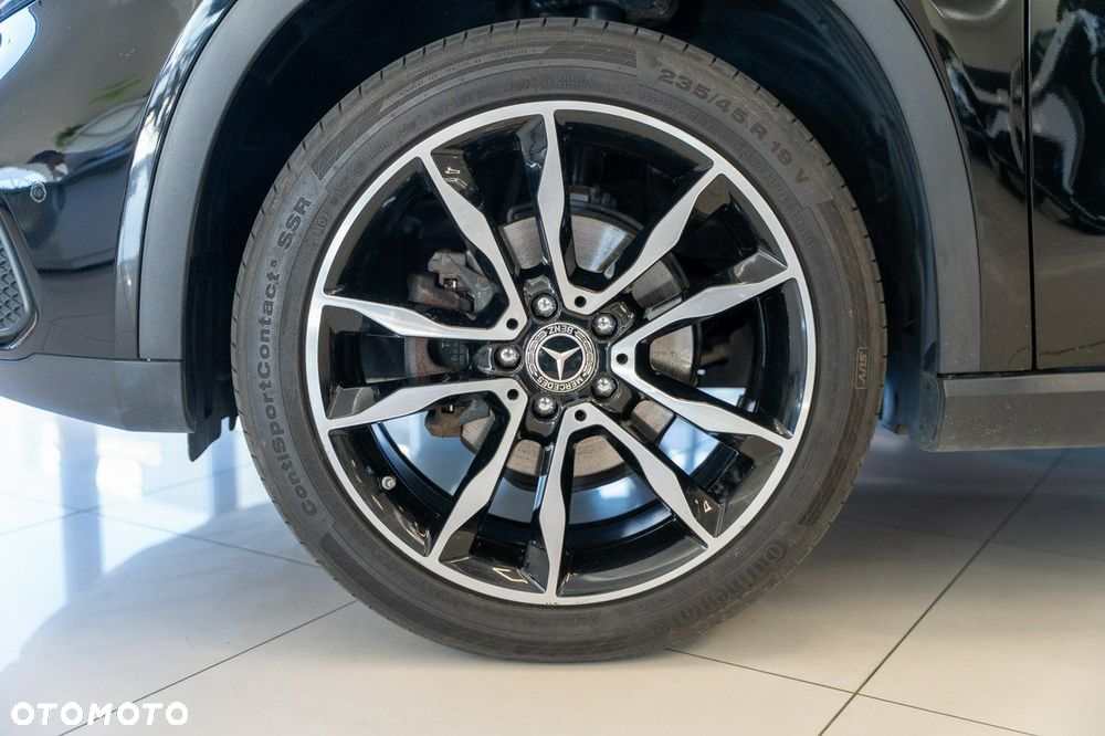 Mercedes-Benz GLA 200 7G-DCT - 28