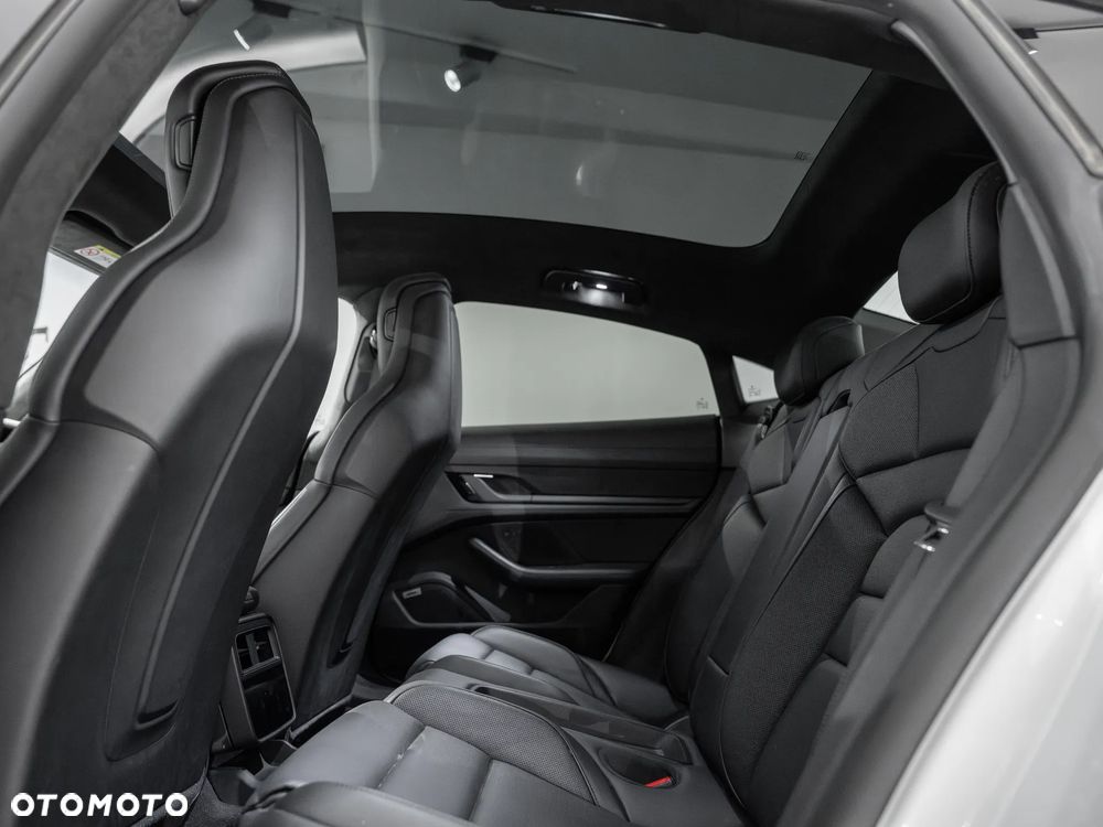 Porsche Taycan Turbo - 7