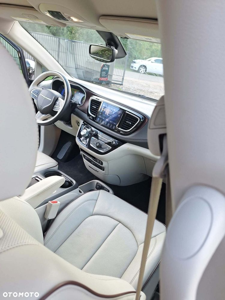 Chrysler Pacifica - 8