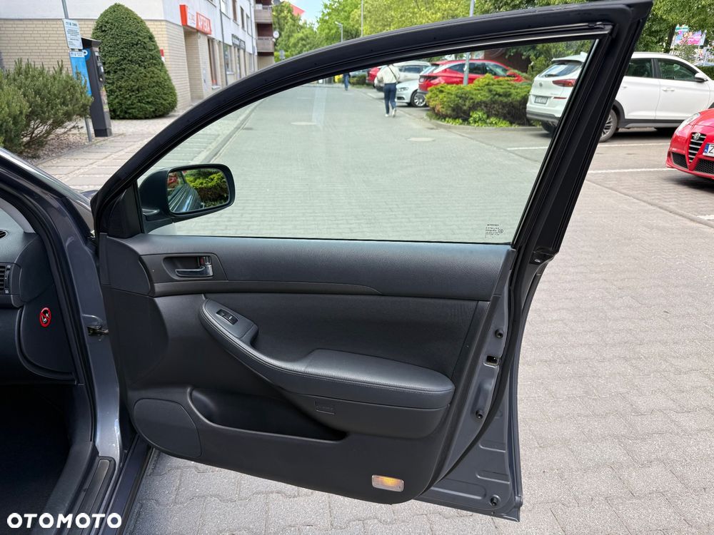 Toyota Avensis 1.8 VVT-i Terra - 25