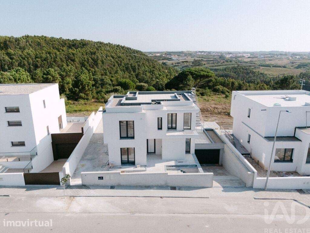 Casa / Villa T4 em Atouguia da Baleia de 300,00 m2