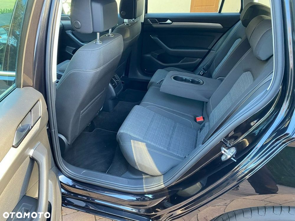 Volkswagen Passat - 32