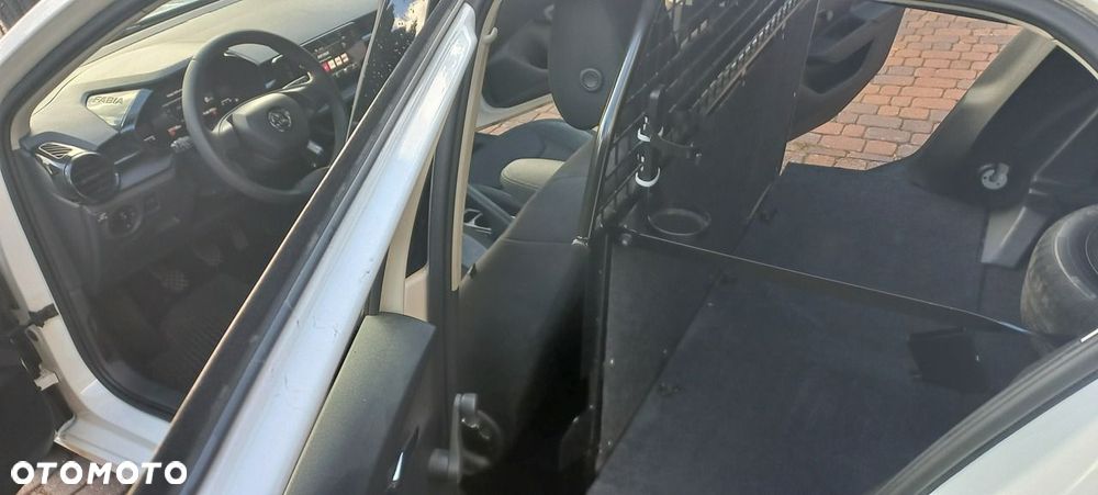 Skoda Fabia 1.0 MPI Essence - 33
