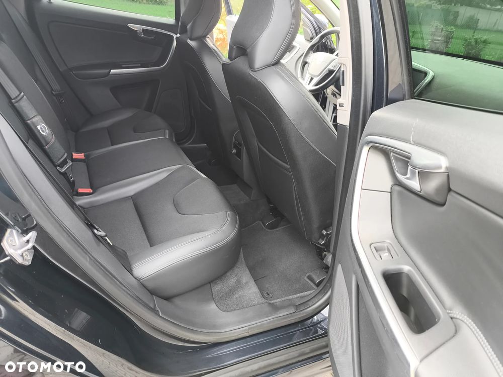 Volvo XC 60 D3 Drive-E Momentum - 17