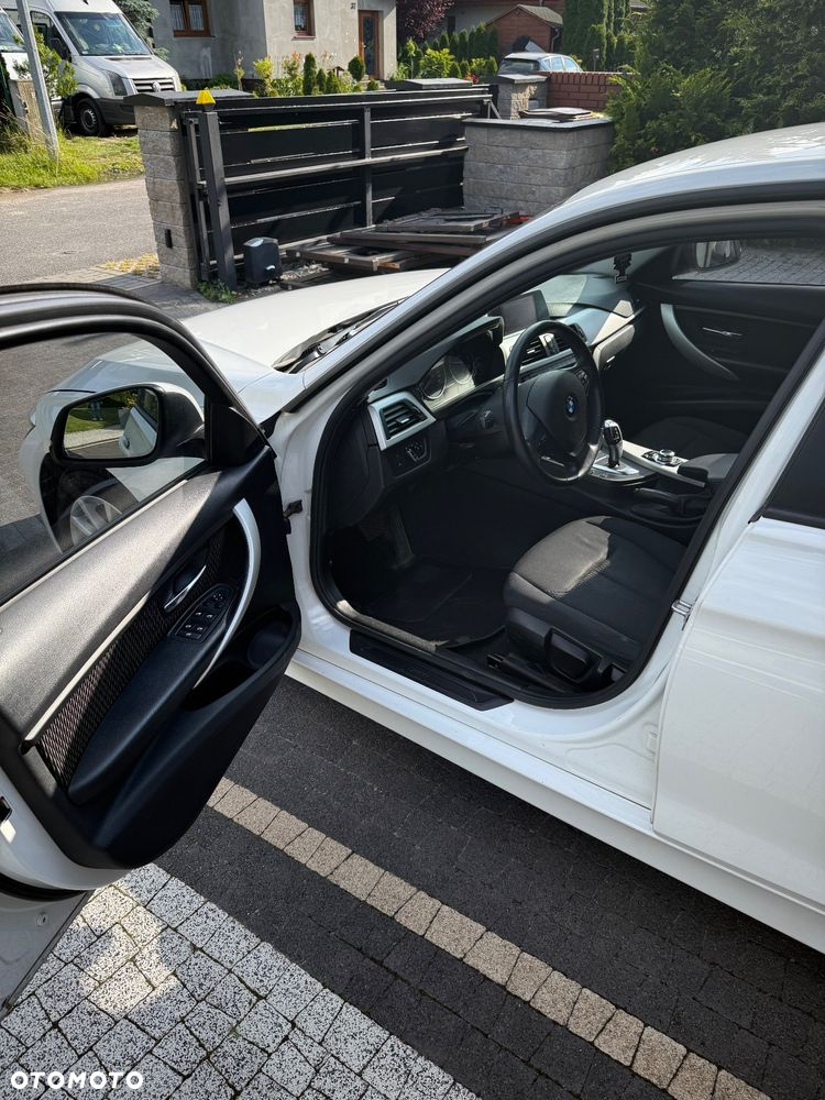 BMW Seria 3 318d Touring - 8