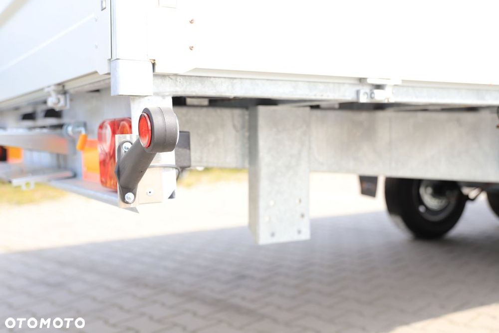 Niewiadów Boss 6.2 x 1.97 burty aluminiowe 2 osie po 1800kg koła 185R14C - 5