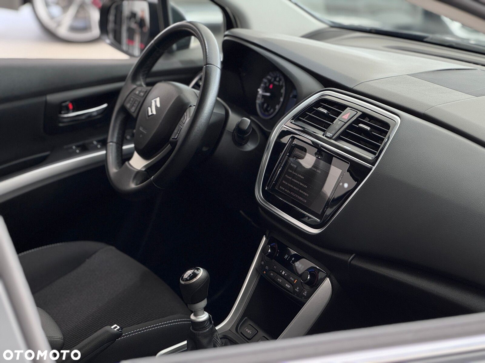 Suzuki SX4 S-Cross 1.4 T Premium - 35