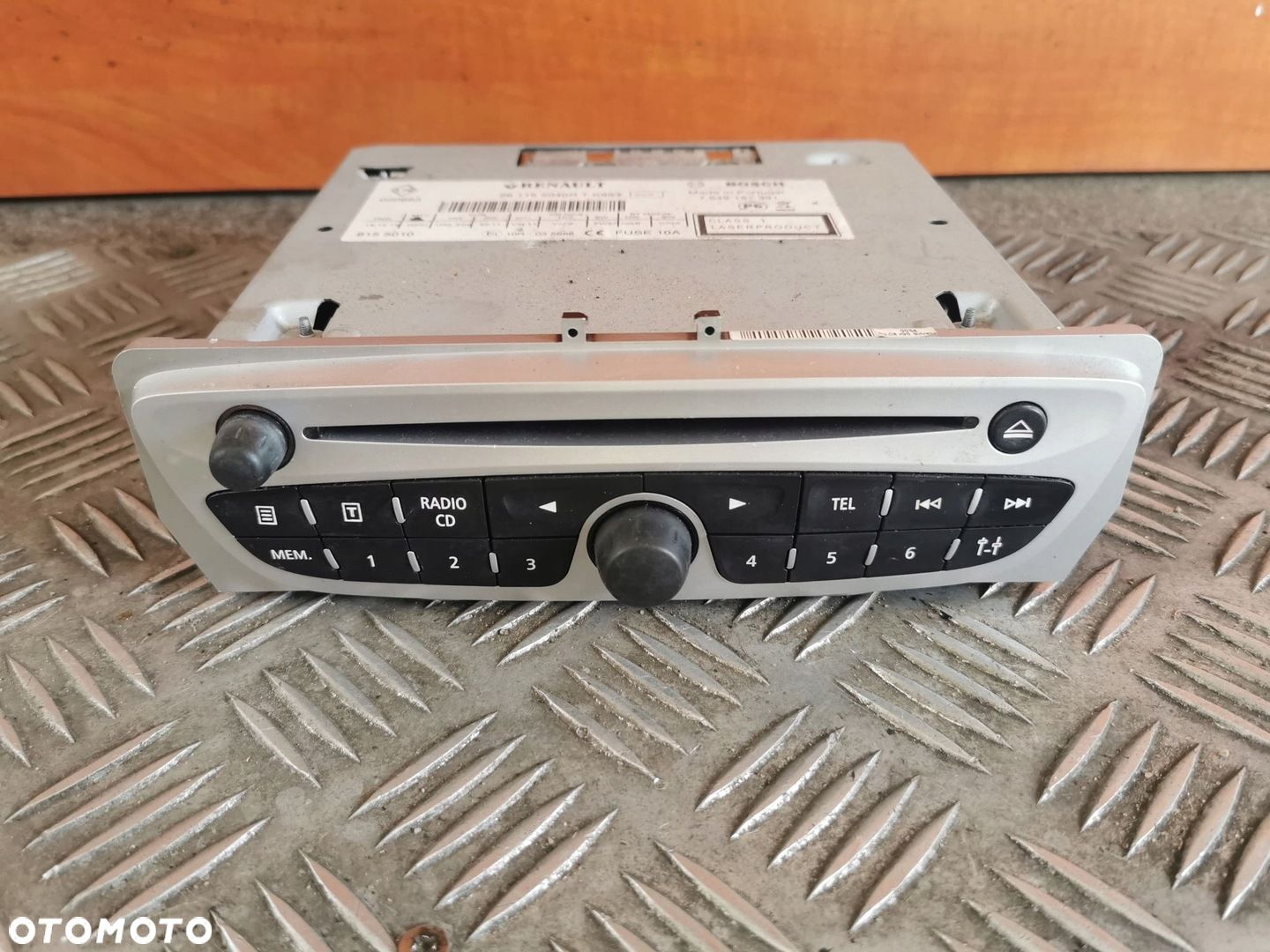 RENAULT MEGANE III OE RADIO CD 281155040R - 1