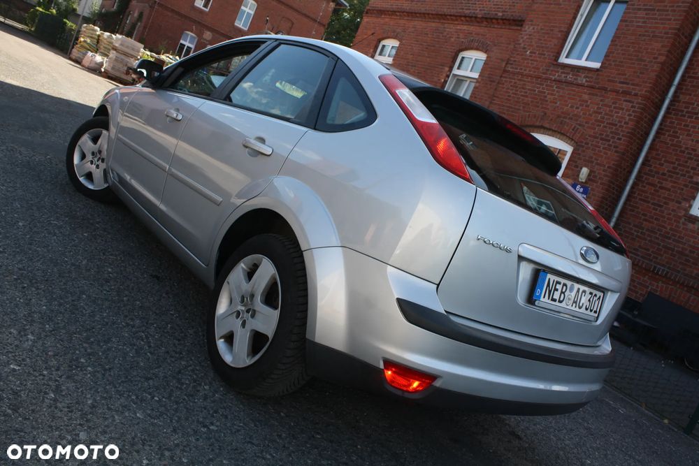 Ford Focus 1.6 16V Ghia - 12