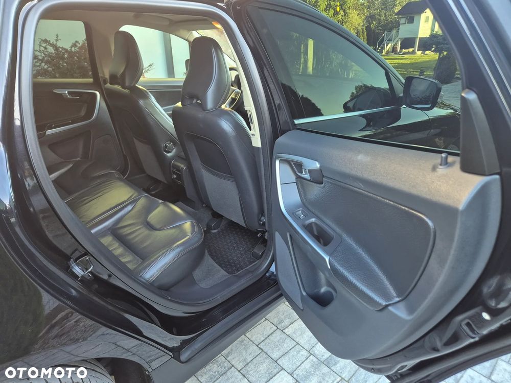 Volvo XC 60 2.4D Kinetic - 24
