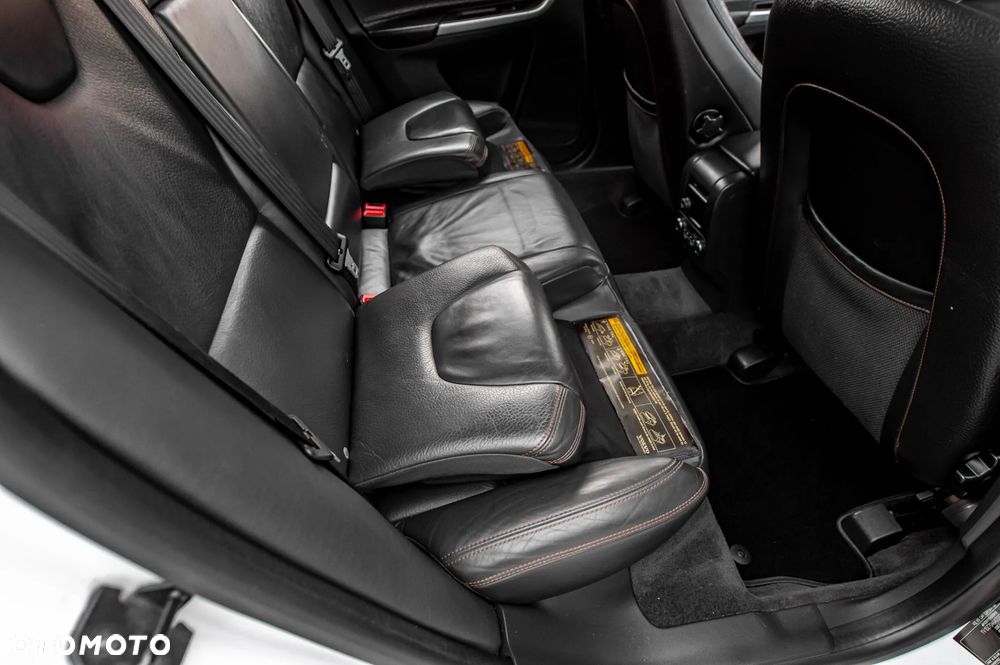 Volvo XC 60 D5 AWD RDesign - 11