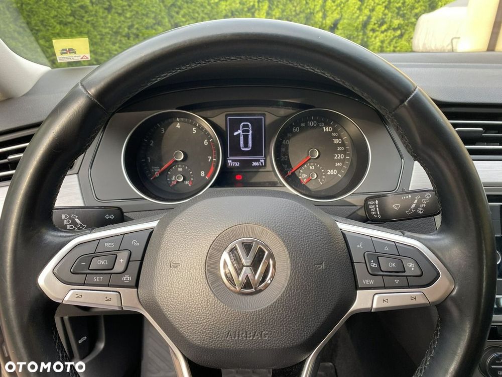 Volkswagen Passat - 21