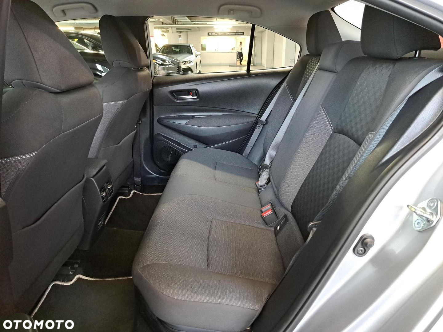 Toyota Corolla 1.8 Hybrid Comfort - 12