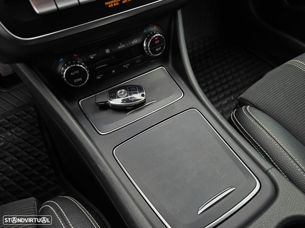 Mercedes-Benz GLA 200 Urban Aut. - 29