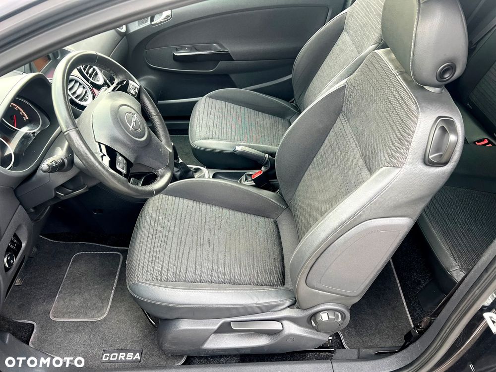 Opel Corsa 1.4 16V Cosmo - 12
